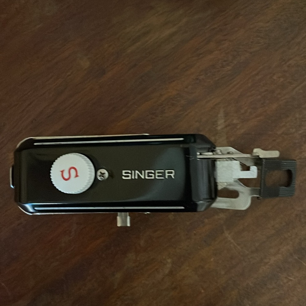 Singer buttonholer